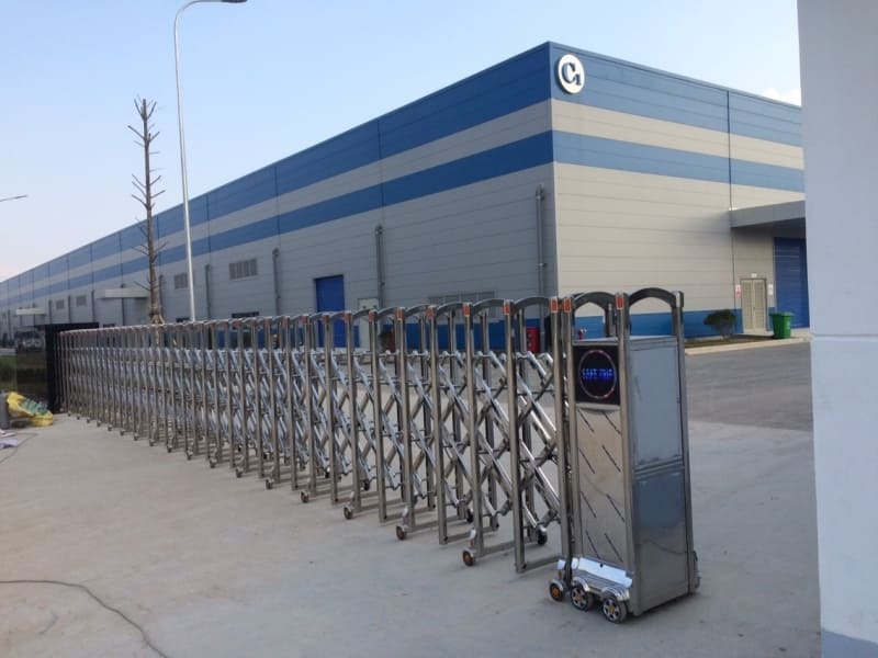 Cửa cổng xếp inox sự lựa chọn hoàn hảo cho an ninh