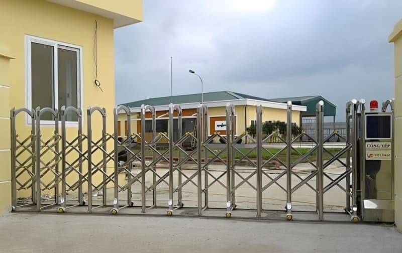 Cửa không chỉ giúp tăng cường an ninh mà còn góp phần nâng cao giá trị thẩm mỹ cho không gian sống