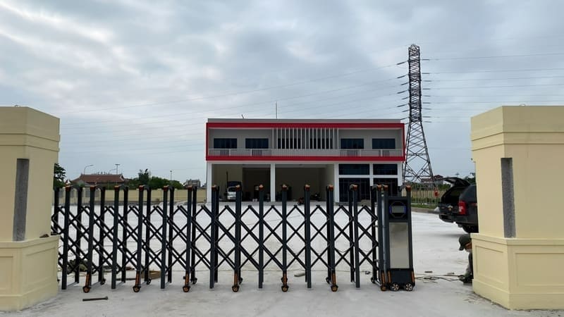 Cửa kết hợp với hệ thống kiểm soát ra vào tự động