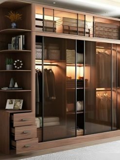 Cánh kính cường lực tủ quần áo có khả năng chống trầy xước, chịu va đập tốt, giúp tủ luôn bền đẹp trong thời gian dài