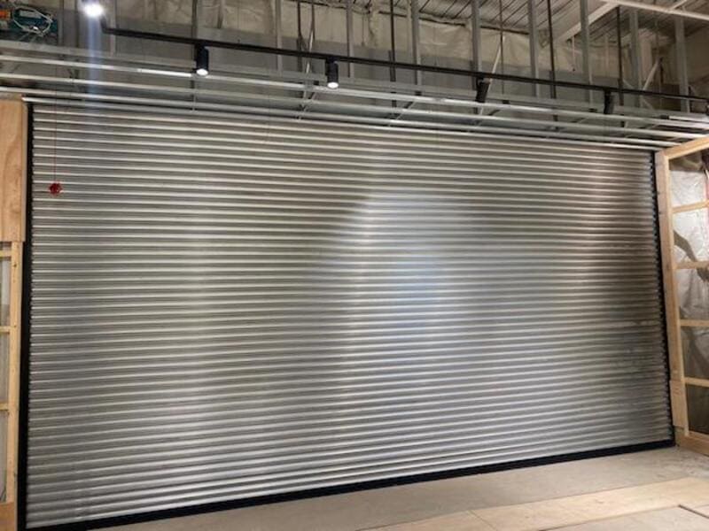 Cửa cuốn tốc độ cao được thiết kế để đóng/mở nhanh chóng