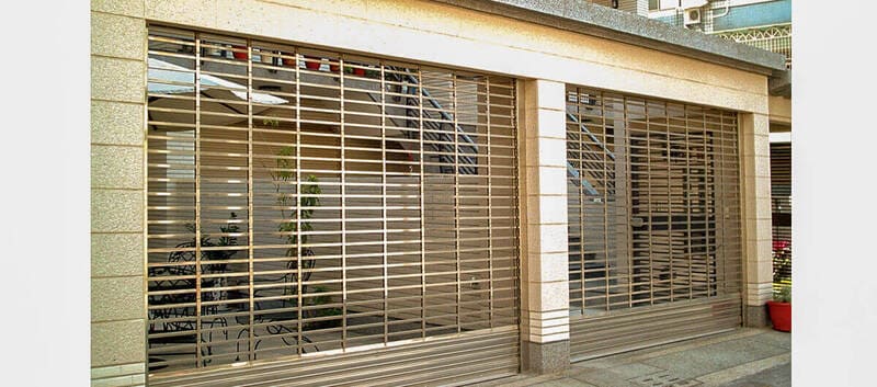 Cửa cuốn tự động inox được tích hợp công nghệ mã hóa hiện đại