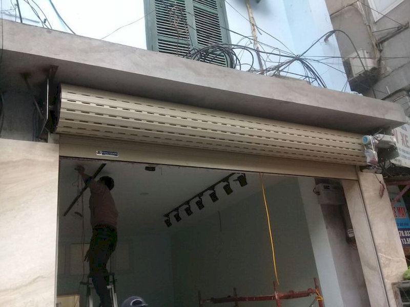 Lỗi và cách khắc phục cửa cuốn tự chạy lên