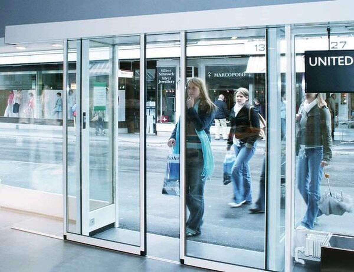 Cửa kéo tự động được ưa chuông nhất hiện nay dành cho cửa hàng