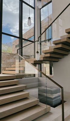 Mẫu lan can inox nhà biệt thự dành cho cầu thang